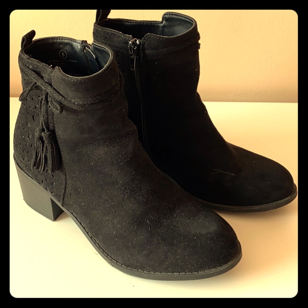 Justice girls size 5 black suede boots